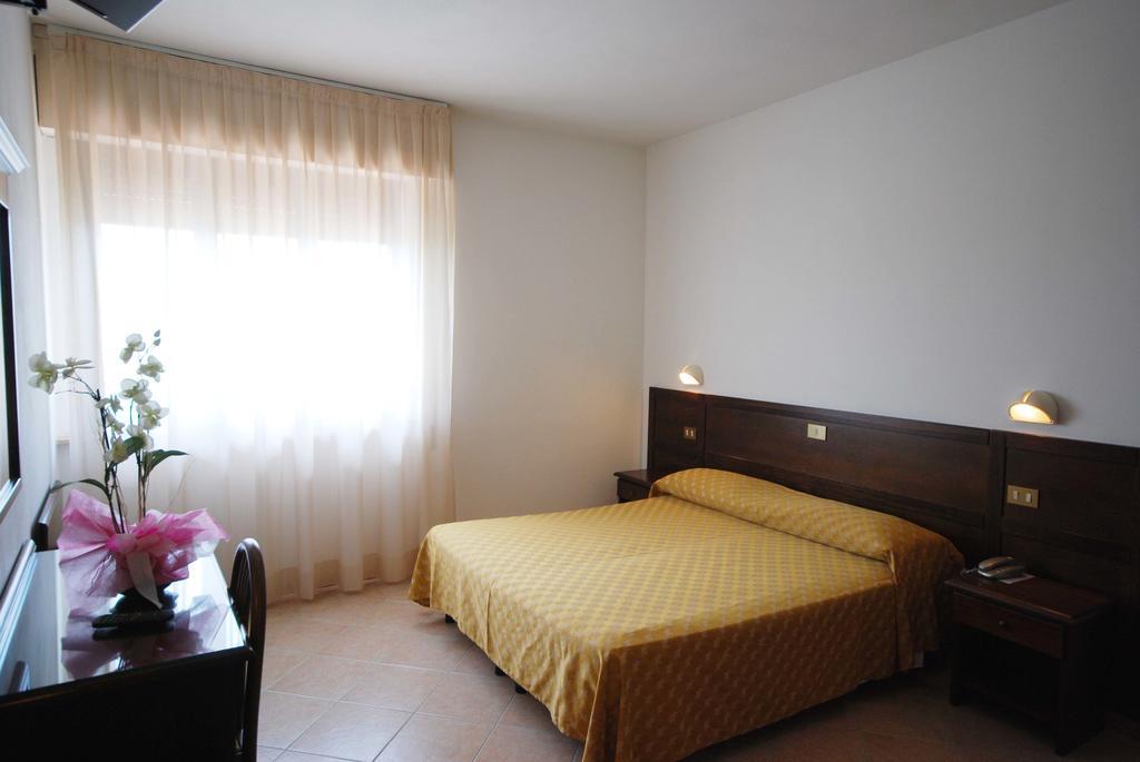 Hotel Astra Chianciano Terme Exterior photo